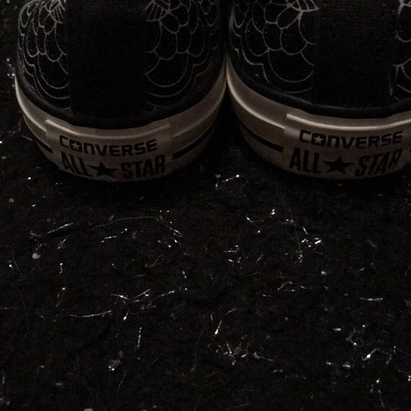 Multi colored converse all star shoes - Picture 2 of 4